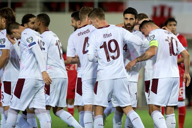 包含西藏球队遭遇不利，连败型球队排名倒数的词条