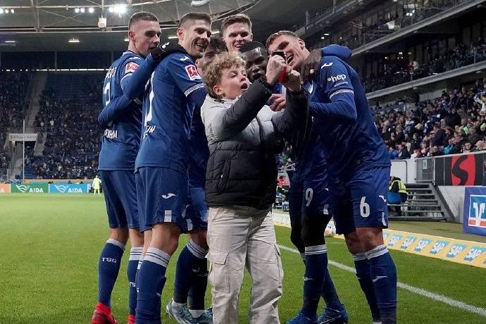 霍芬海姆球员在社交媒体上宣布个人消息的简单介绍